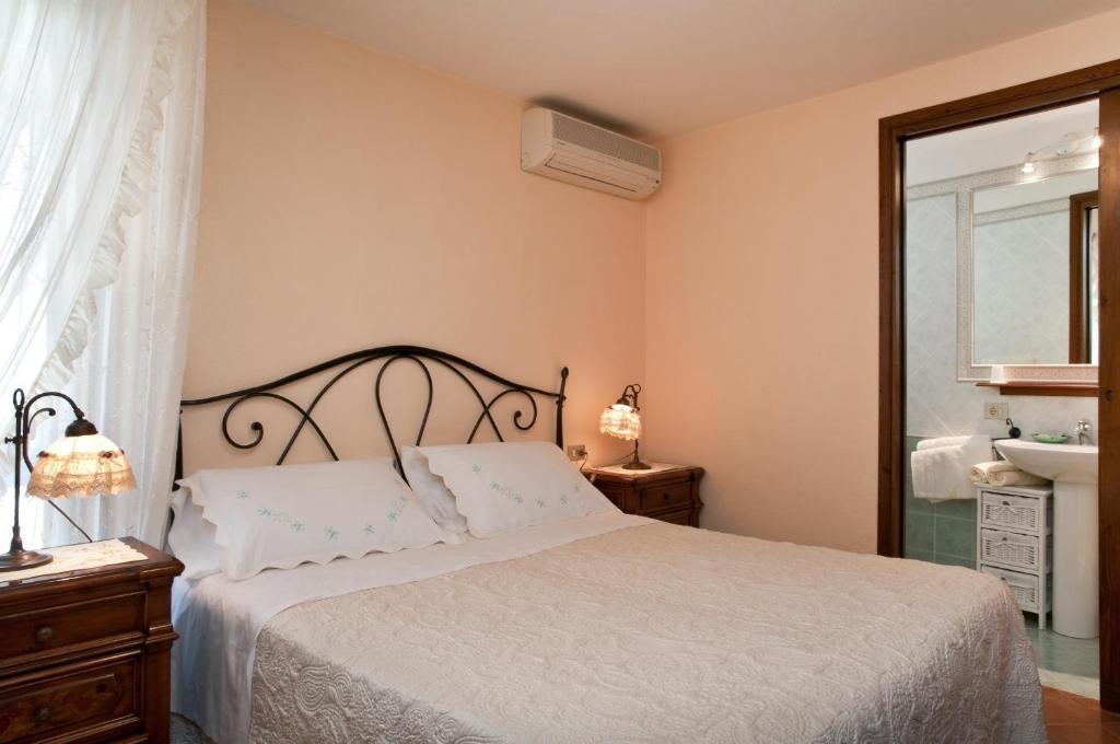 Bed&Breakfast Chiaraオルビア 部屋 写真
